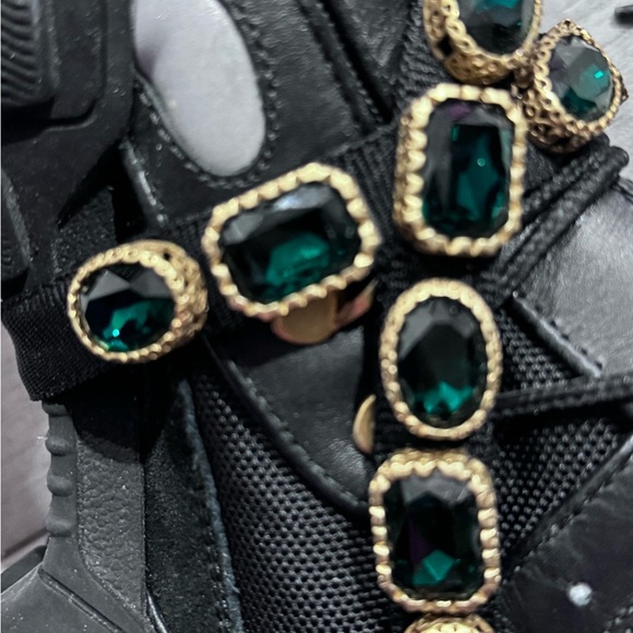 Gucci Black and Gold Sneakers with Green Accents - Picture 8 of 11